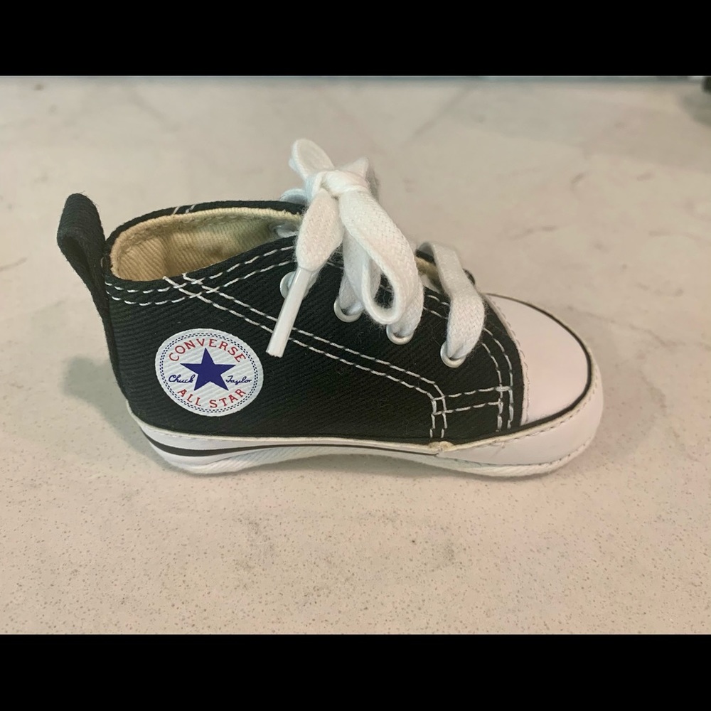 Baby converse size 1! Chuck Taylor all star cribster